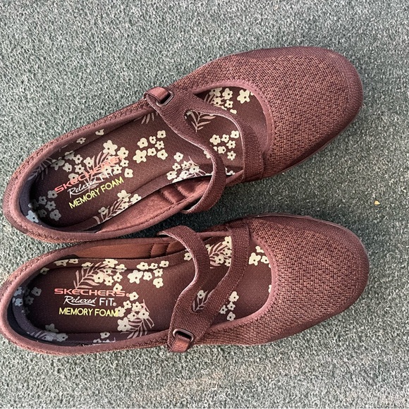 Skechers Relaxed Fit Women's 9.5 Brown Mary Jane Shoes comfort slip on flats - Picture 2 of 10